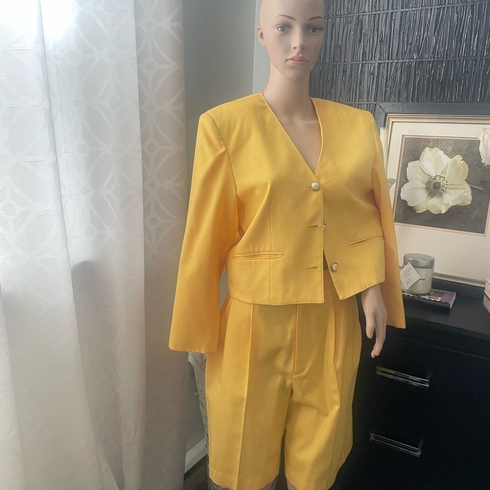 Fitting image Vibrant Yellow Modern short suit with shoulder pad